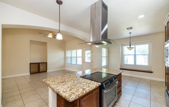 3-bedroom rental at 1892 Fm 476 in Poteet, TX — photo 3
