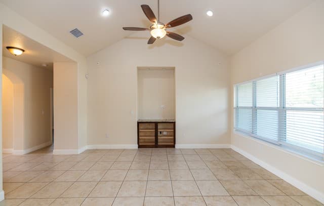 3-bedroom rental at 1892 Fm 476 in Poteet, TX — photo 4