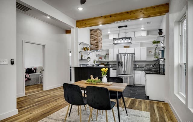 3-bedroom rental at 520 W Mistletoe in San Antonio, TX — photo 5