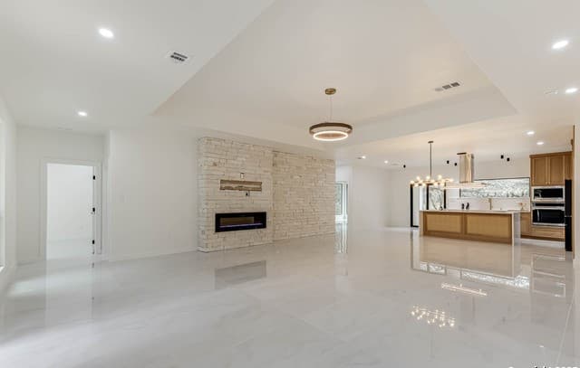 4-bedroom rental at 864 Paddy Rd in Floresville, TX — photo 5
