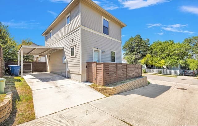 2-bedroom rental at 1162 N Olive St in San Antonio, TX — photo 2