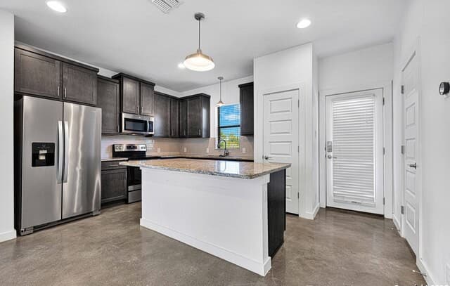 2-bedroom rental at 1162 N Olive St in San Antonio, TX — photo 3
