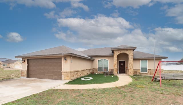 3-bedroom rental at 103 Muirfield in La Vernia, TX — photo 3