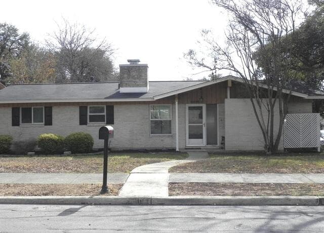 3-bedroom rental at 6018 Plumbago Pl in San Antonio, TX — photo 1