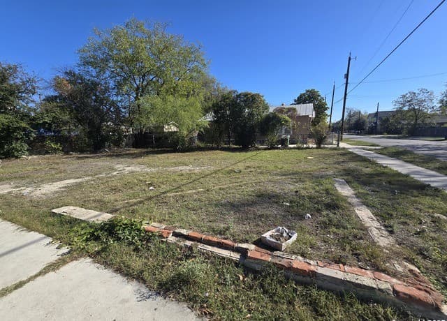 rental at 2019 El Paso in San Antonio, TX — photo 1