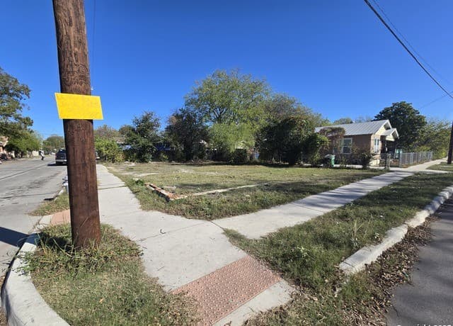 rental at 2019 El Paso in San Antonio, TX — photo 2