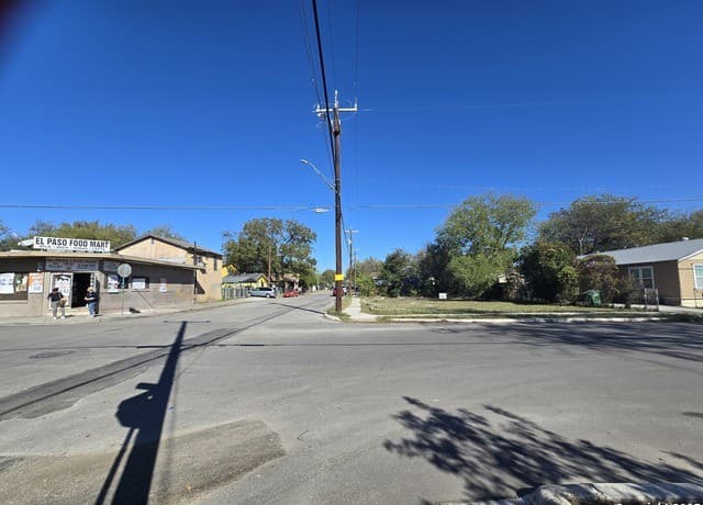 rental at 2021 El Paso in San Antonio, TX — photo 5