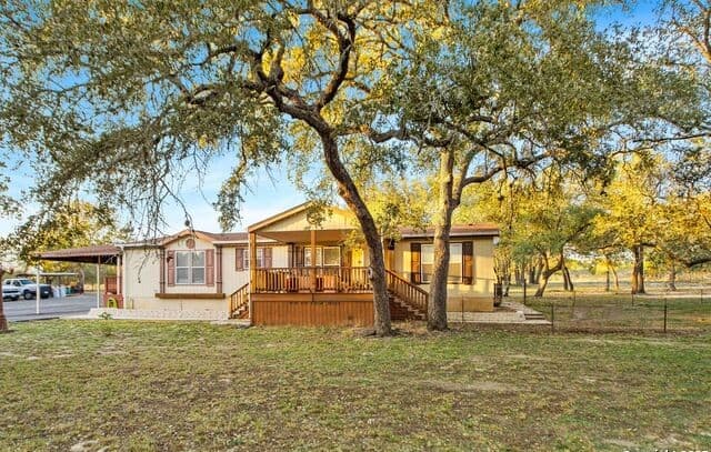 3-bedroom rental at 1218 Eagle Creek in Floresville, TX — photo 4