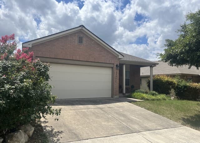 4-bedroom rental at 25711 Lost Creek in Boerne, TX — photo 2