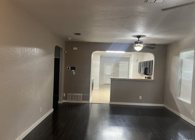 4-bedroom rental at 25711 Lost Creek in Boerne, TX — photo 4