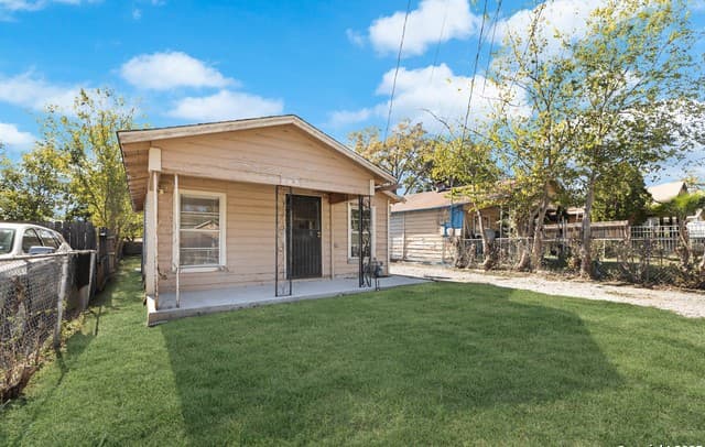 2-bedroom rental at 508 E Edmonds Ave in San Antonio, TX — photo 3