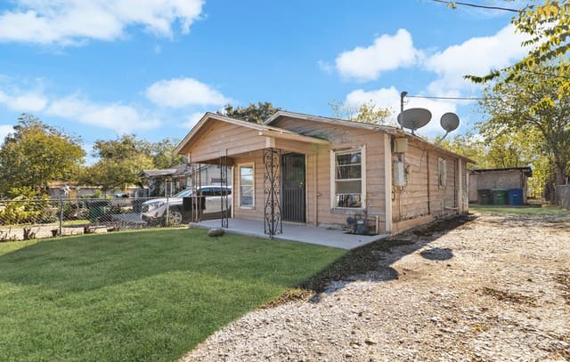 2-bedroom rental at 508 E Edmonds Ave in San Antonio, TX — photo 4