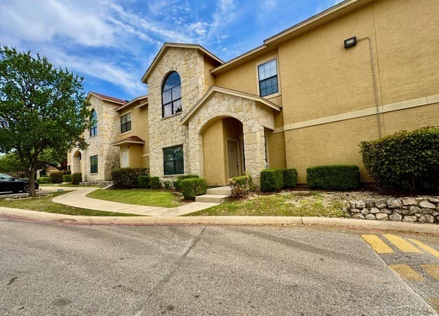 3-bedroom rental at 6160 Eckhert Unit 103 in San Antonio, TX — photo 2