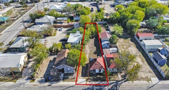 rental at 814 S Mesquite St in San Antonio, TX — photo 1