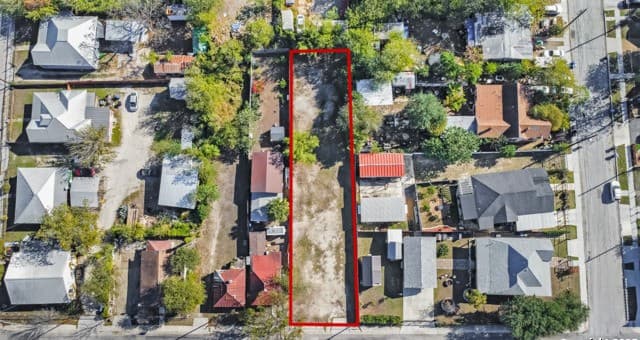 rental at 818 S Mesquite St in San Antonio, TX — photo 1