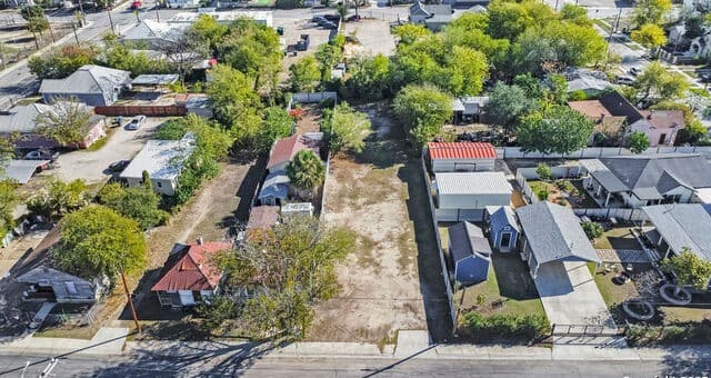 rental at 818 S Mesquite St in San Antonio, TX — photo 4