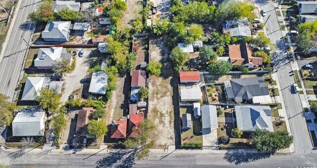 rental at 818 S Mesquite St in San Antonio, TX — photo 5