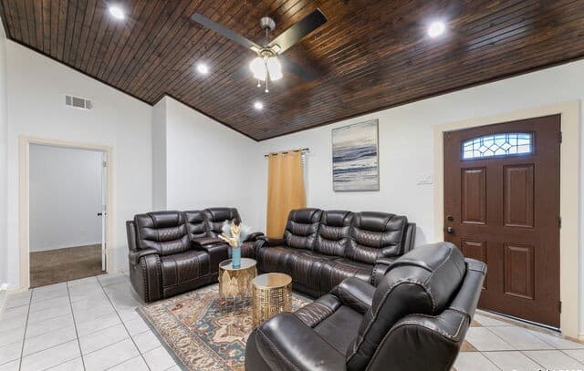 5-bedroom rental at 101 Upson in San Antonio, TX — photo 5
