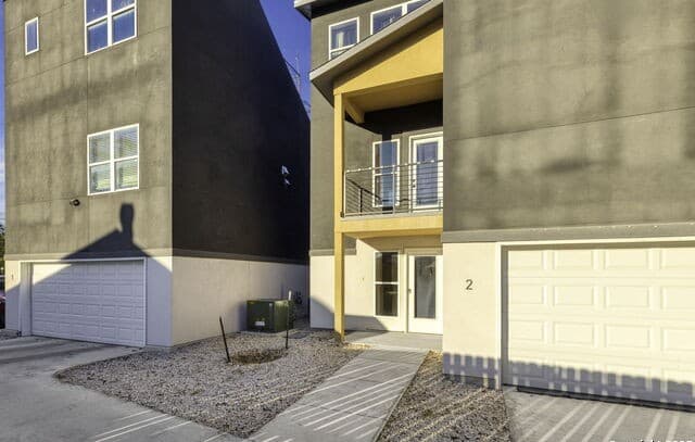 3-bedroom rental at 100 Lewis St. BLDG #7 in San Antonio, TX — photo 3