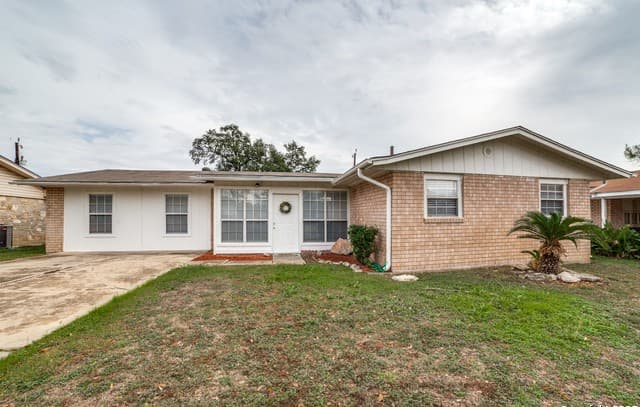 3-bedroom rental at 2802 Darwin in San Antonio, TX — photo 1