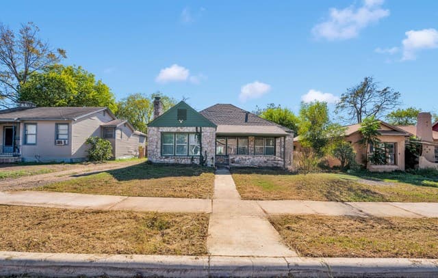 3-bedroom rental at 438 Vanderbilt in San Antonio, TX — photo 1