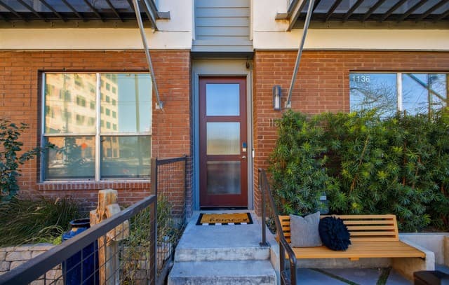 4-bedroom rental at 1136 E Quincy Unit 1136 in San Antonio, TX — photo 2
