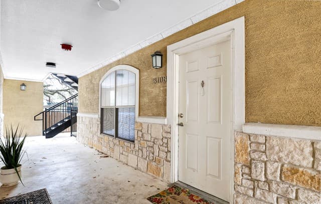 3-bedroom rental at 7323 Snowden Rd Unit 3108 in San Antonio, TX — photo 4