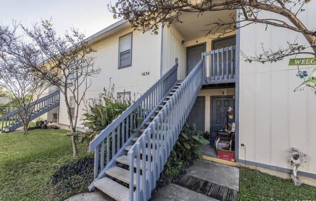 1-bedroom rental at 1634 W Woodlawn Unit 6 in San Antonio TX