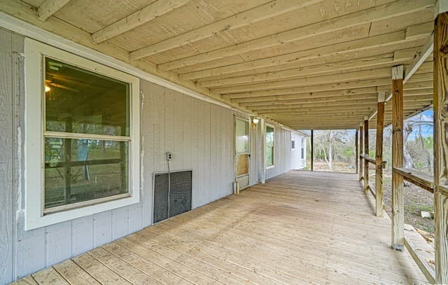 3-bedroom rental at 844 County Road 4511 in Hondo, TX — photo 2