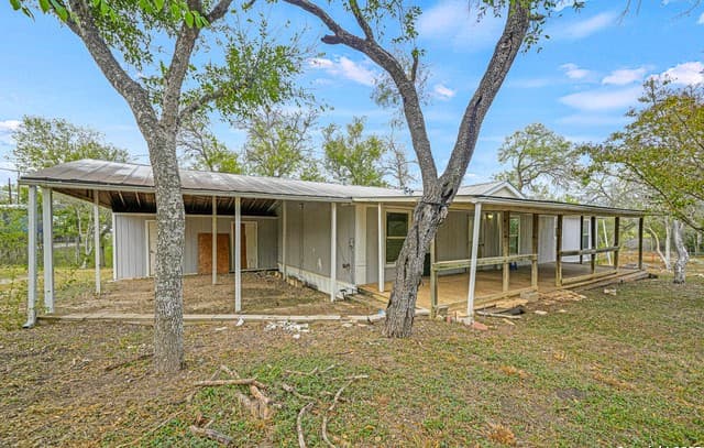 3-bedroom rental at 844 County Road 4511 in Hondo, TX — photo 4