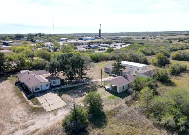 rental at 298 Sh-239 in Kenedy, TX — photo 3