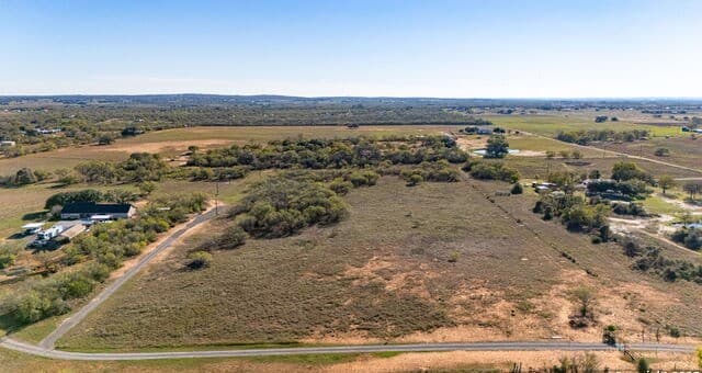rental at 13710 US Highway 87 in Adkins, TX — photo 4