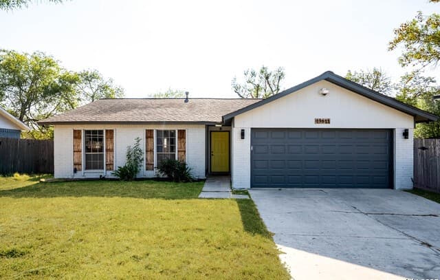 5-bedroom rental at 12445 Vista Rim in San Antonio, TX — photo 2