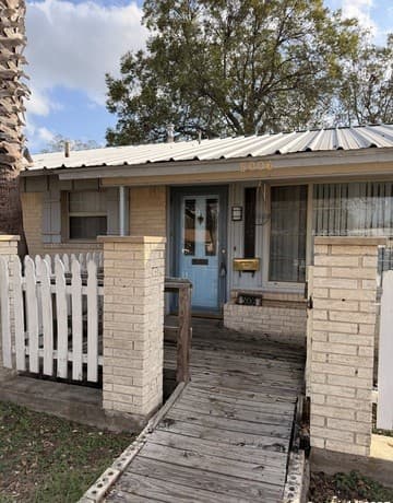 3-bedroom rental at 5006 Creekmoor in San Antonio, TX — photo 3