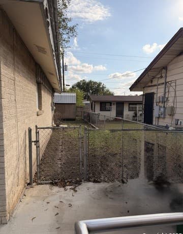 3-bedroom rental at 5006 Creekmoor in San Antonio, TX — photo 4