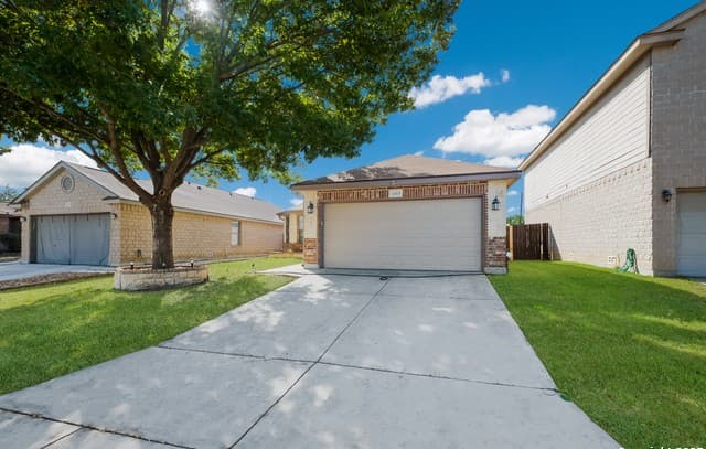 3-bedroom rental at 10403 Alsfeld in Helotes, TX — photo 1