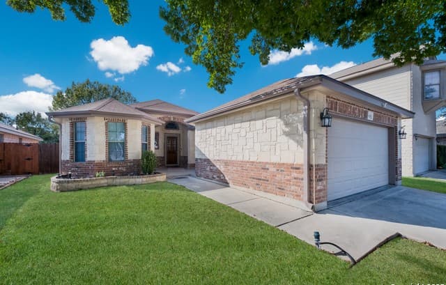 3-bedroom rental at 10403 Alsfeld in Helotes, TX — photo 2