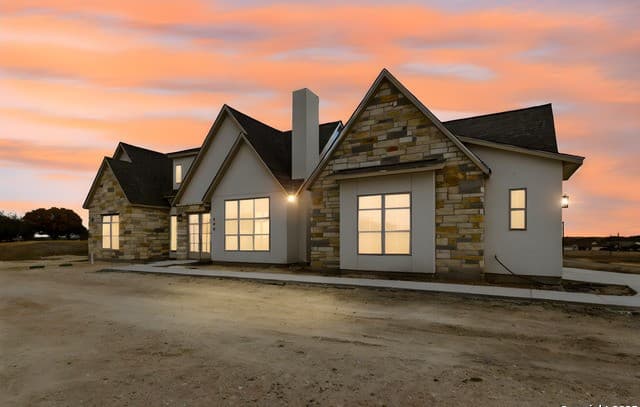 3-bedroom rental at LOT 38 Pr 1510 in Bandera, TX — photo 2