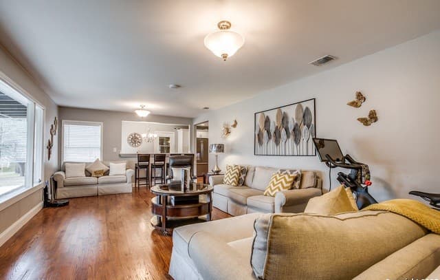 3-bedroom rental at 6531 Fox Run in San Antonio, TX — photo 3