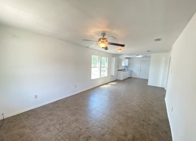 2-bedroom rental at 428 Burnett Ave Unit B in Charlotte, TX — photo 2