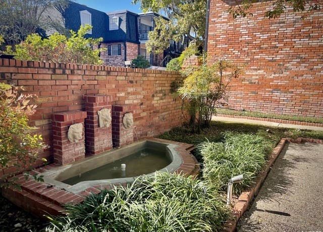 3-bedroom rental at 8401 N New Braunfels Unit 120A & 121A in San Antonio, TX — photo 4