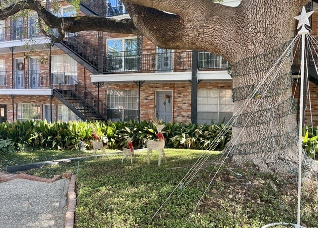 3-bedroom rental at 8401 N New Braunfels Unit 120A & 121A in San Antonio, TX — photo 5