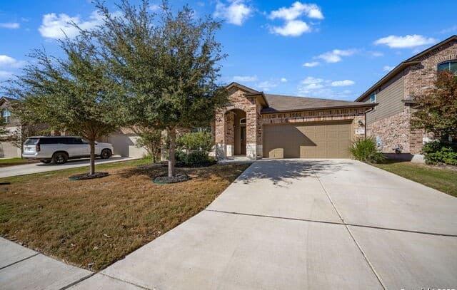 4-bedroom rental at 8211 Samsel in San Antonio, TX — photo 2