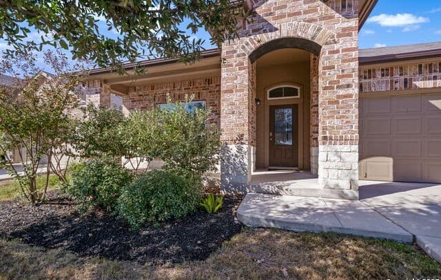 4-bedroom rental at 8211 Samsel in San Antonio, TX — photo 3