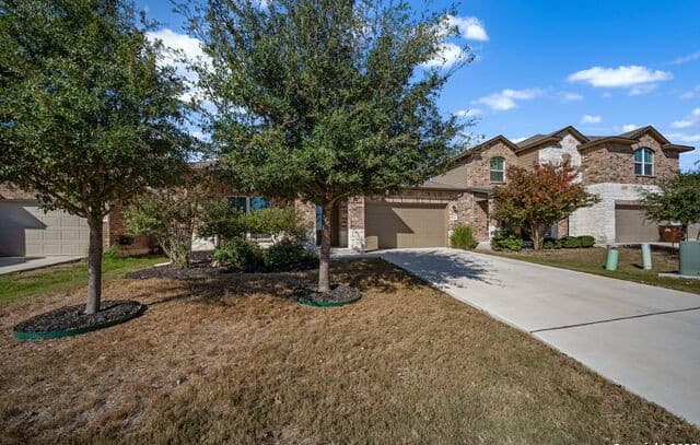 4-bedroom rental at 8211 Samsel in San Antonio, TX — photo 4