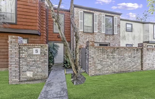 2-bedroom rental at 3803 Barrington Unit 5B in San Antonio, TX — photo 2