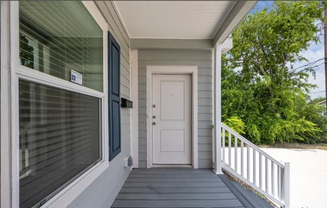 4-bedroom rental at 1416 Burleson in San Antonio, TX — photo 2