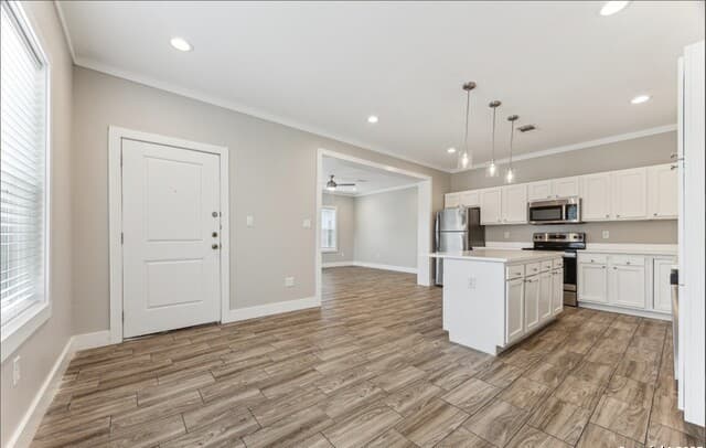 4-bedroom rental at 1416 Burleson in San Antonio, TX — photo 4
