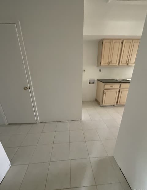 2-bedroom rental at 1218 Gardina Unit 1218 in San Antonio, TX — photo 5