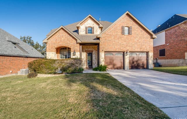 5-bedroom rental at 3327 Monarch in San Antonio, TX — photo 1